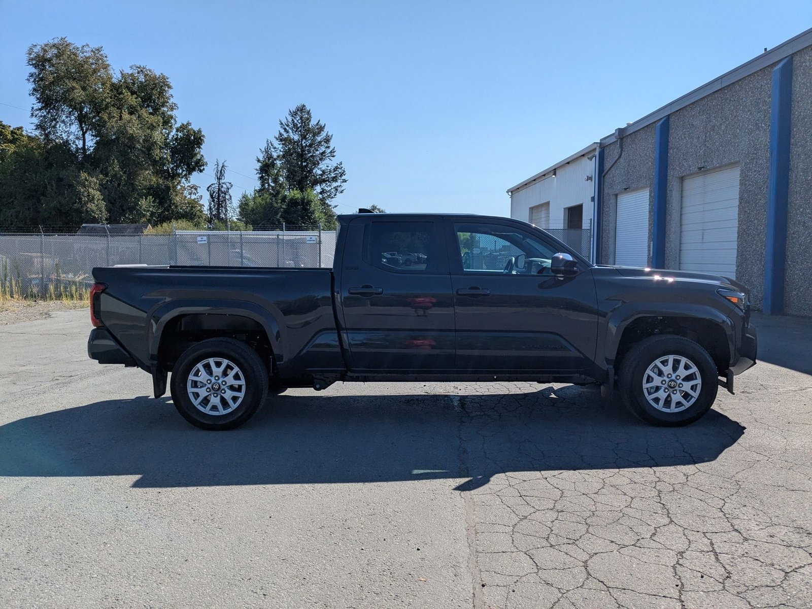 2025 Toyota Tacoma SR5 Double Cab photo 4