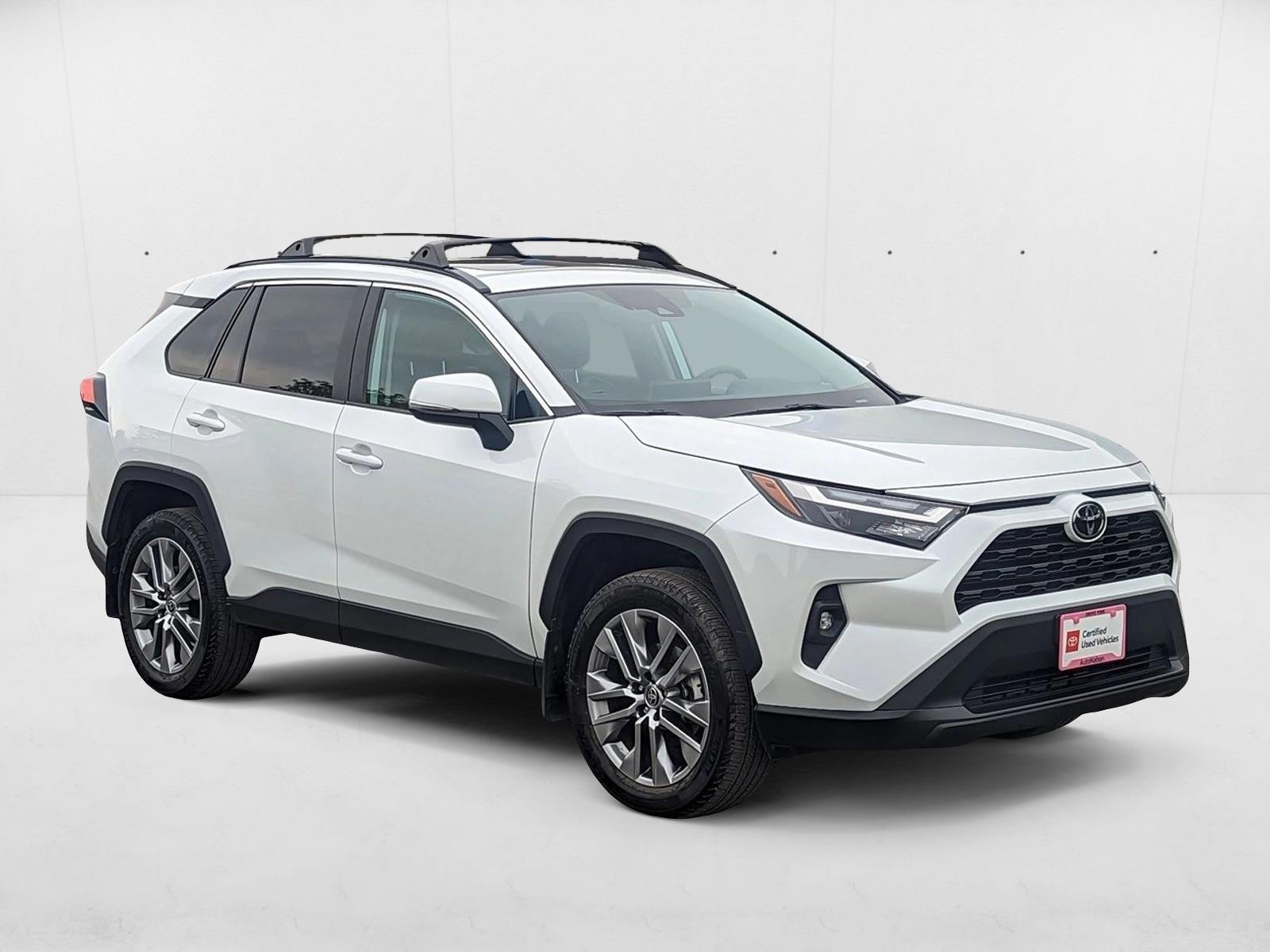 2023 Toyota RAV4 XLE Premium photo 3