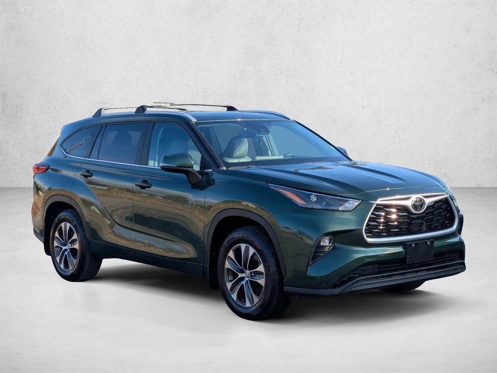 2023 Toyota Highlander XLE photo 3