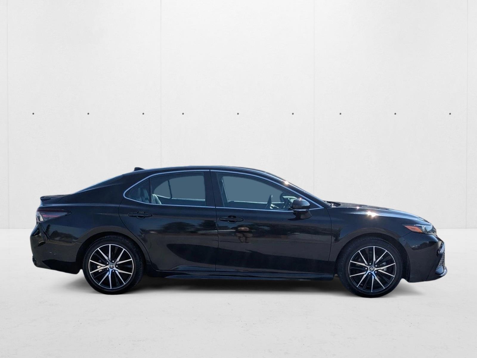 2023 Toyota Camry SE photo 4