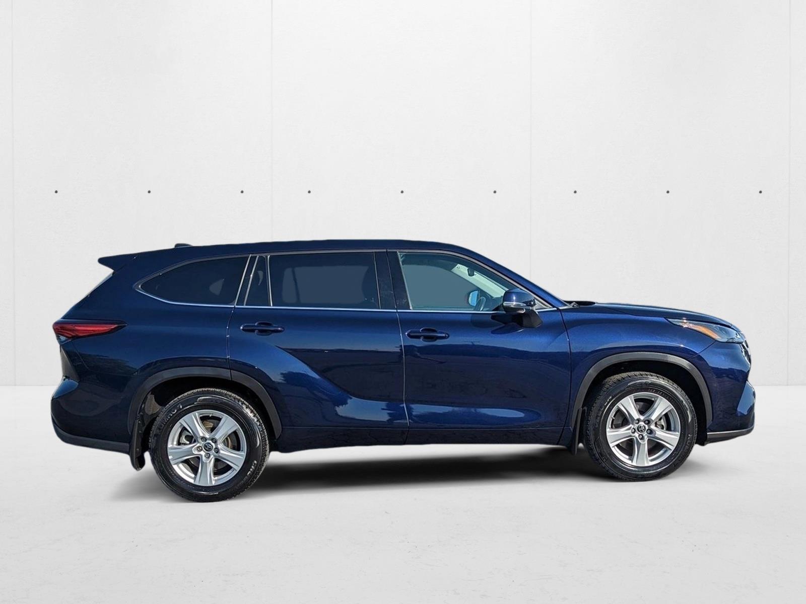 2022 Toyota Highlander L photo 4