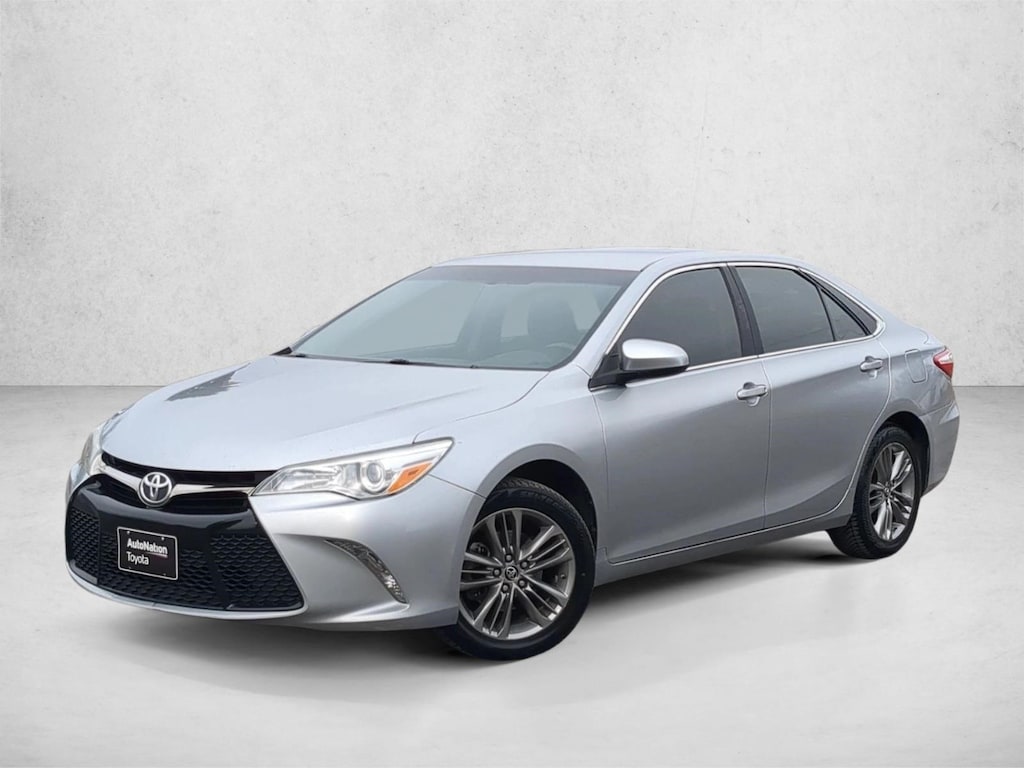 Used 2015 Toyota Camry SE Sedan
