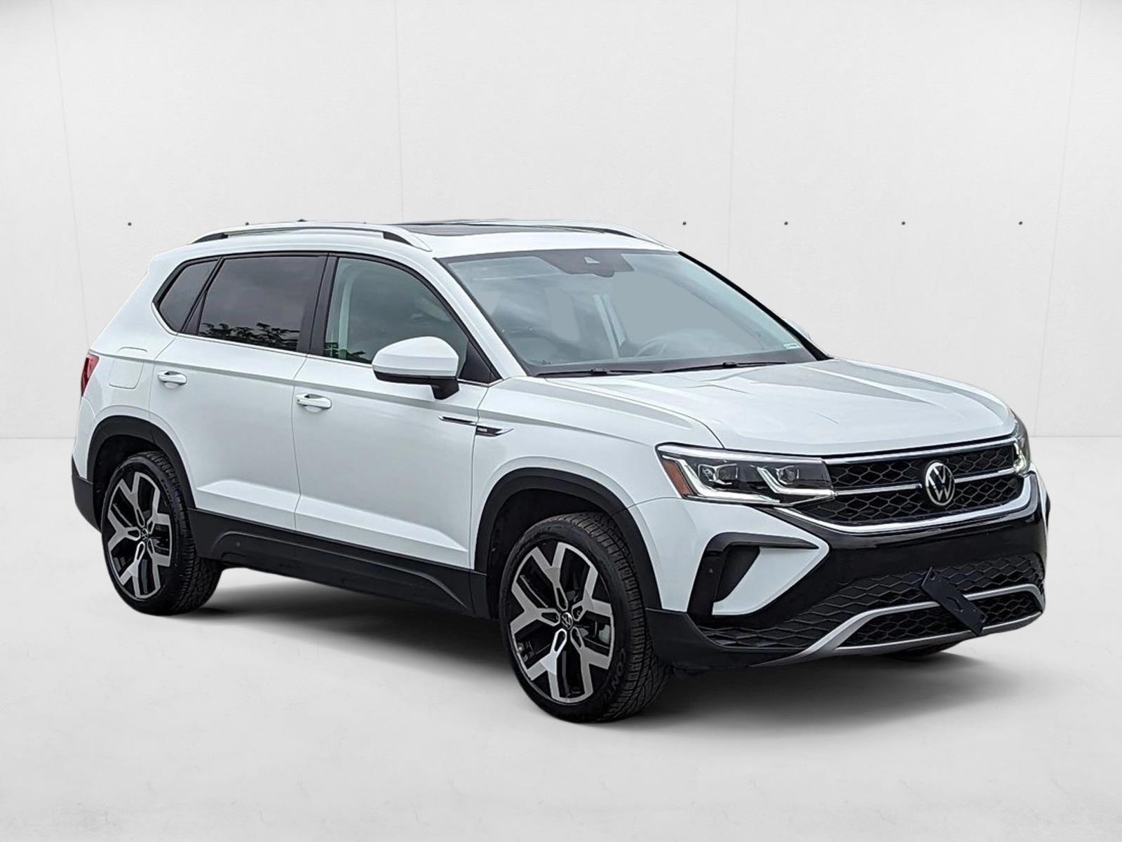 2022 Volkswagen Taos SEL photo 3