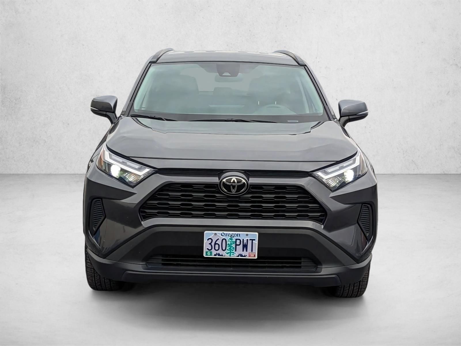 2024 Toyota RAV4 XLE photo 2