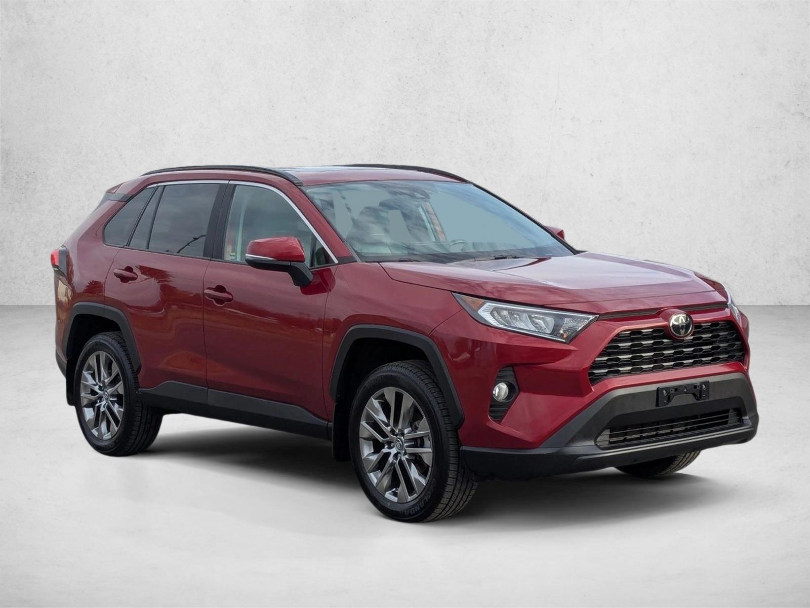 2020 Toyota RAV4 XLE Premium photo 3