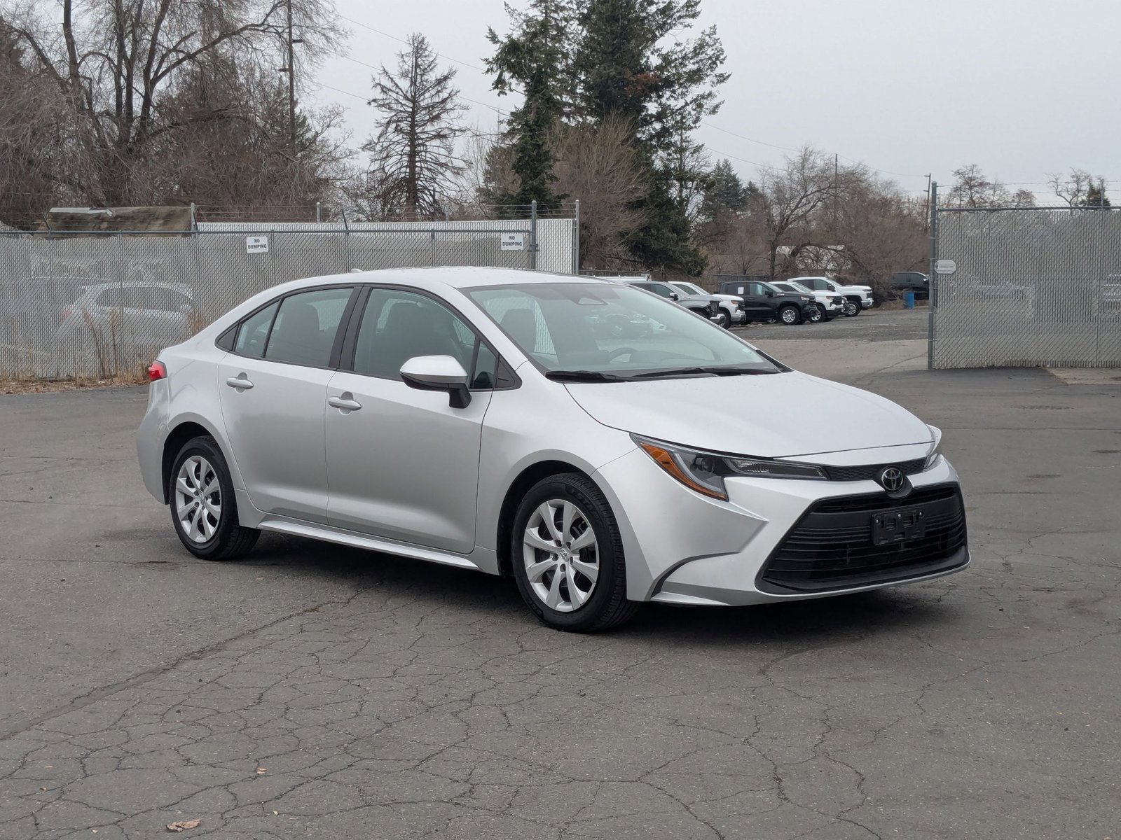 2023 Toyota Corolla LE photo 3