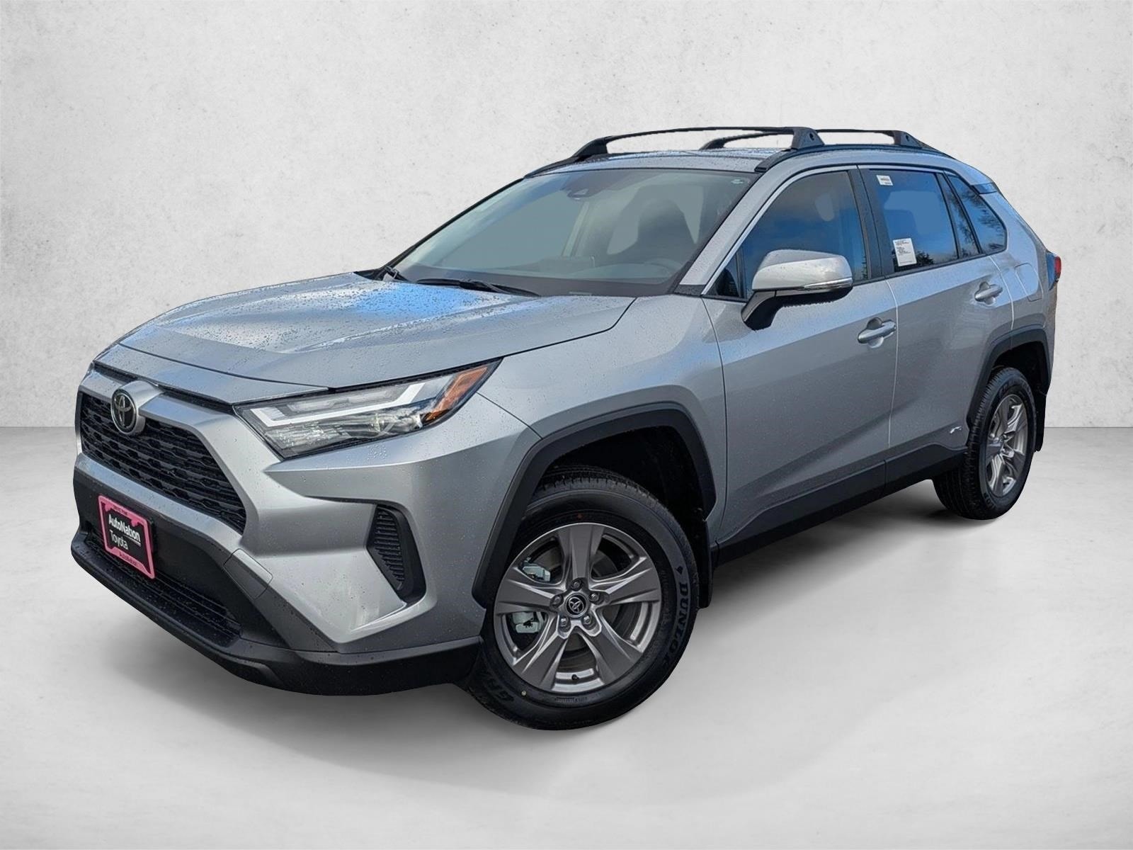2025 Toyota RAV4 XLE's photo