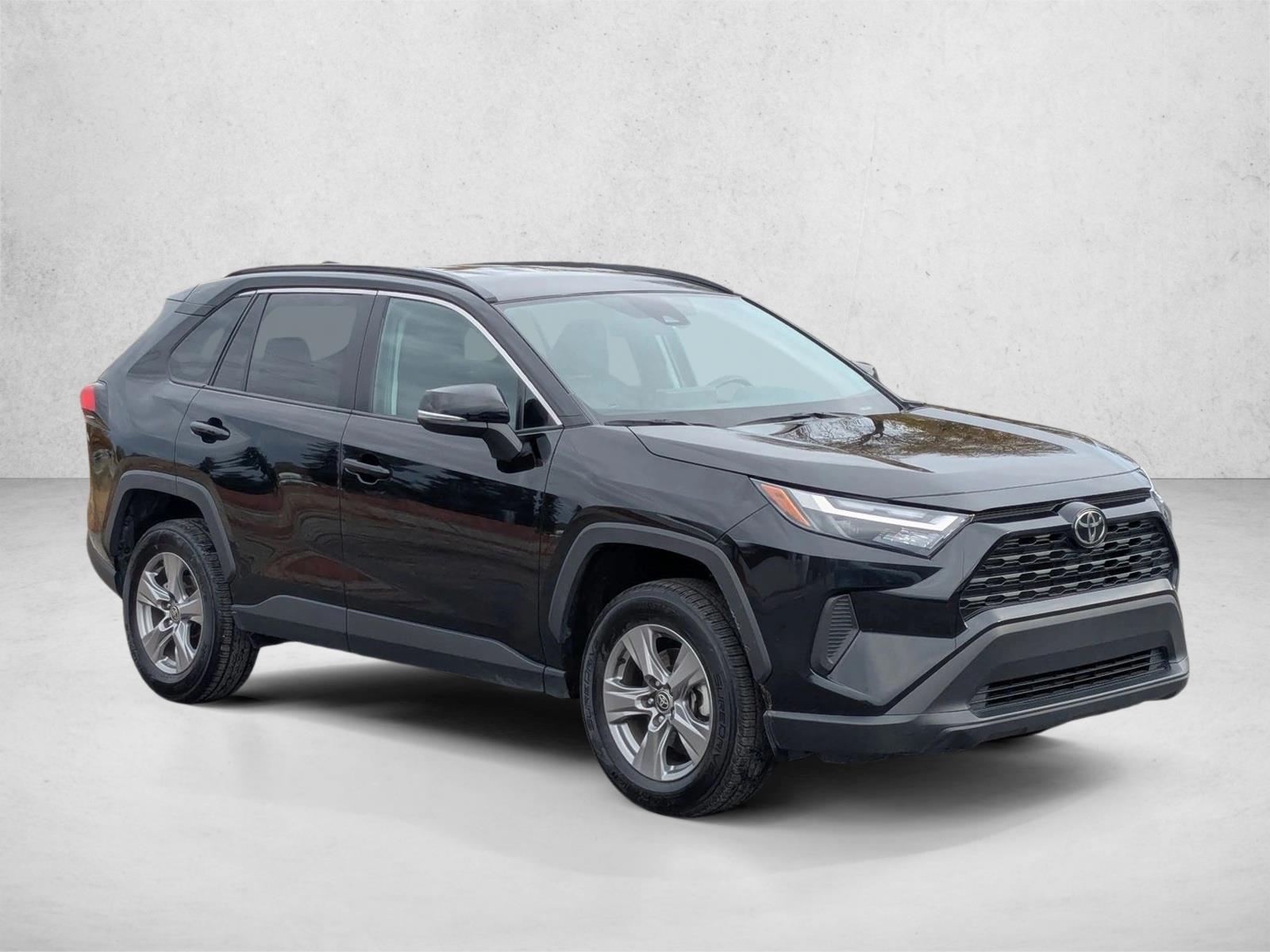 2024 Toyota RAV4 XLE photo 3