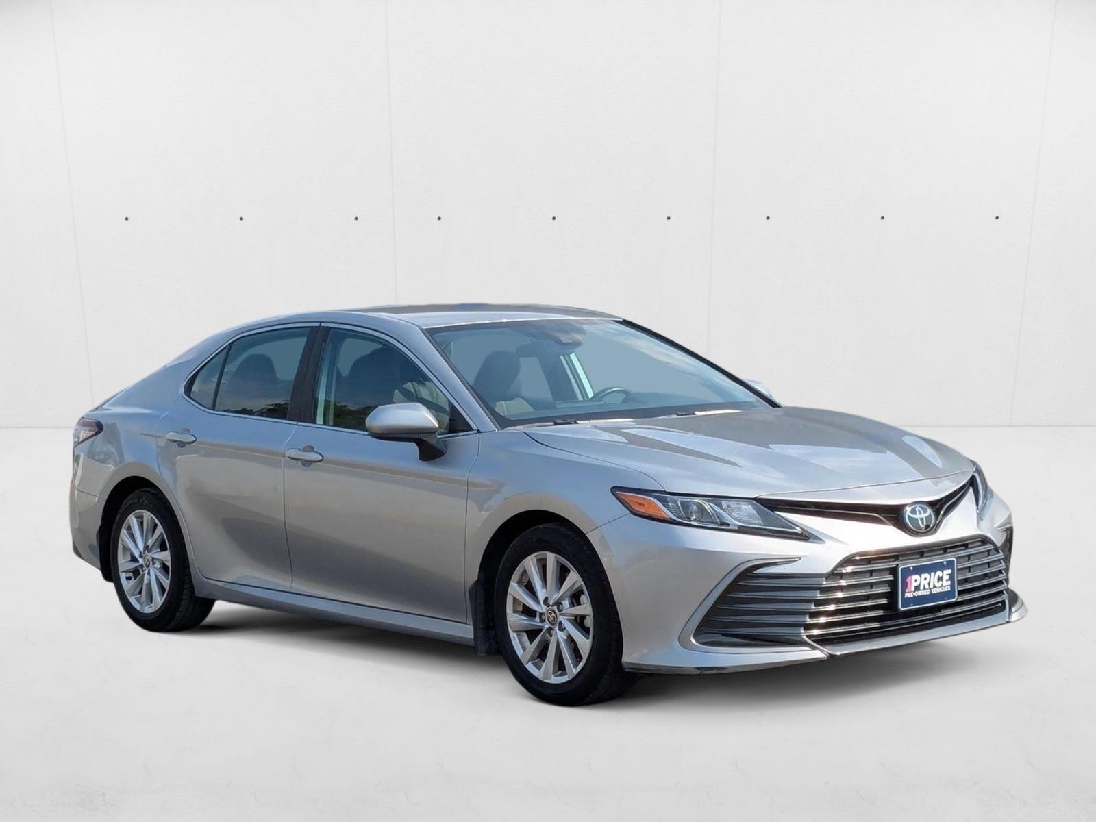 2023 Toyota Camry LE photo 3