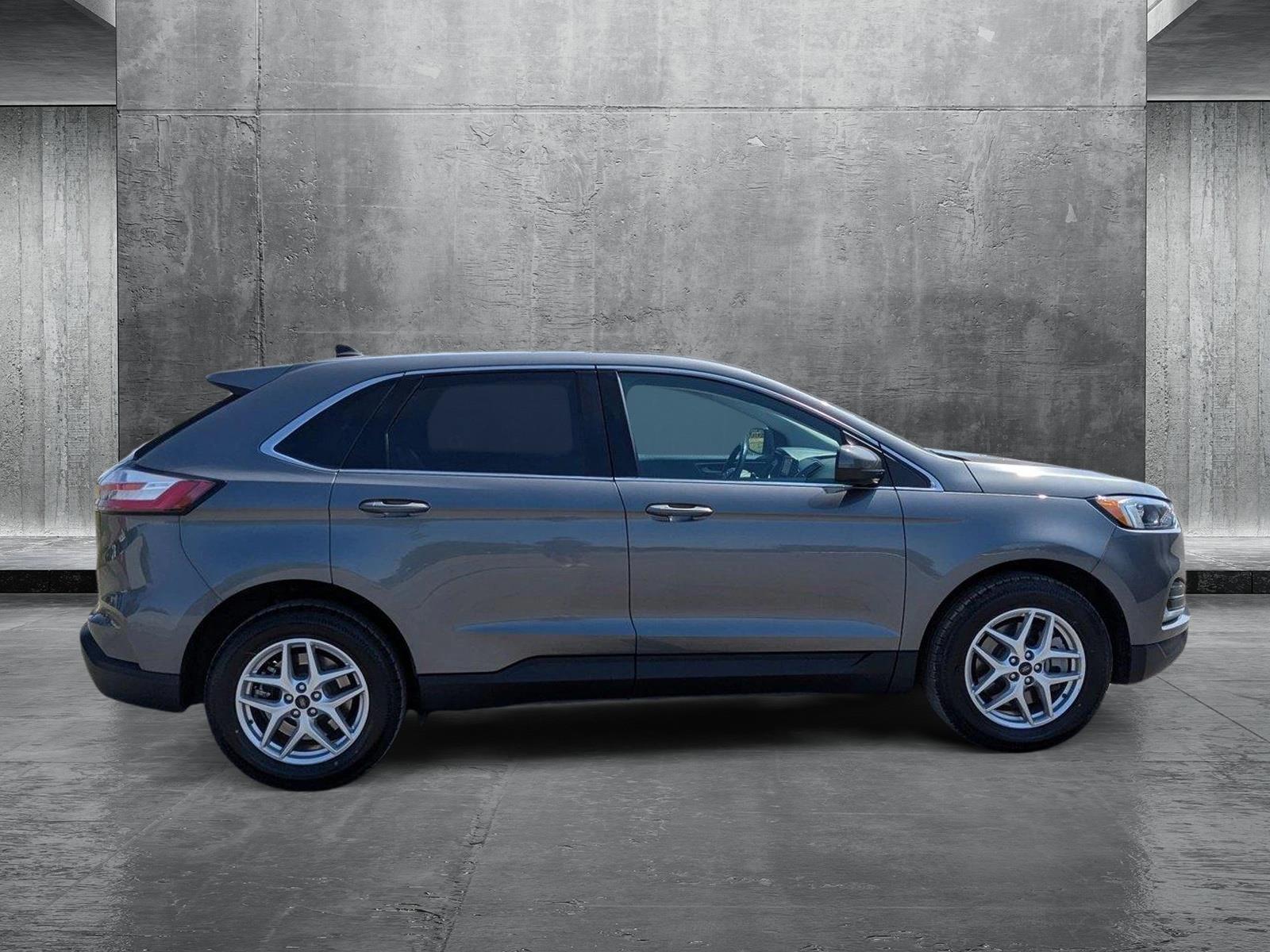 2023 Ford Edge Titanium photo 4