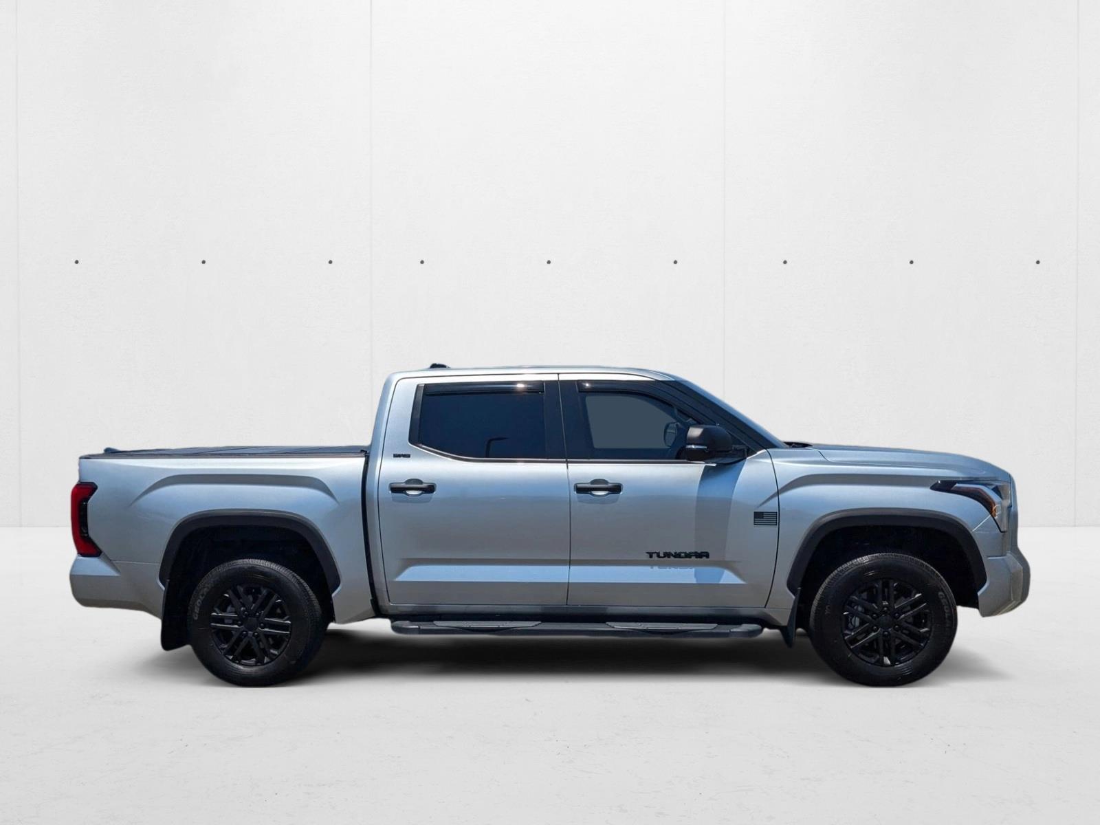 2022 Toyota Tundra SR5 CrewMax photo 4