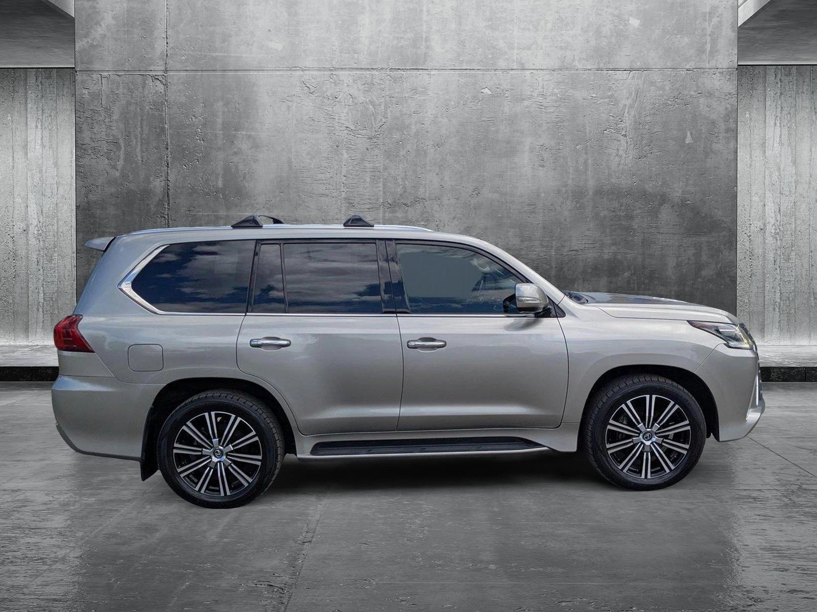 2018 Lexus LX 570 photo 4