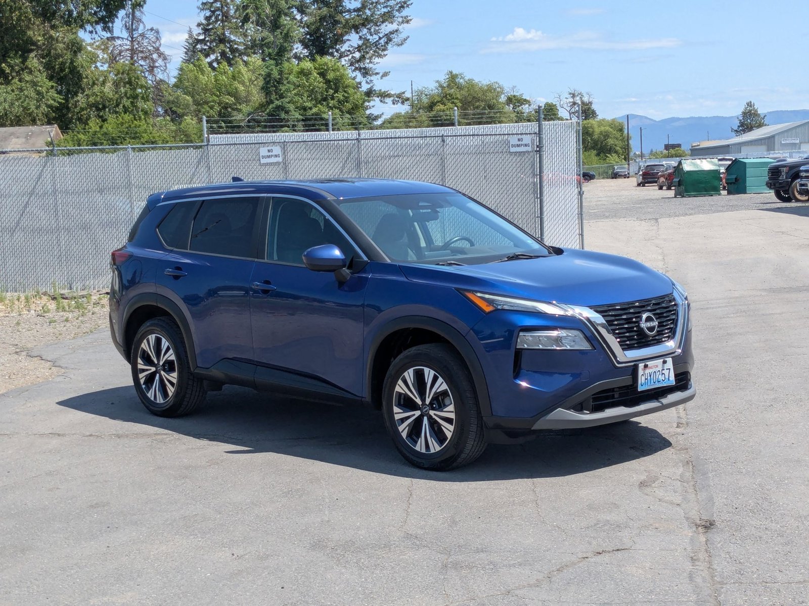 2023 Nissan Rogue SV photo 3