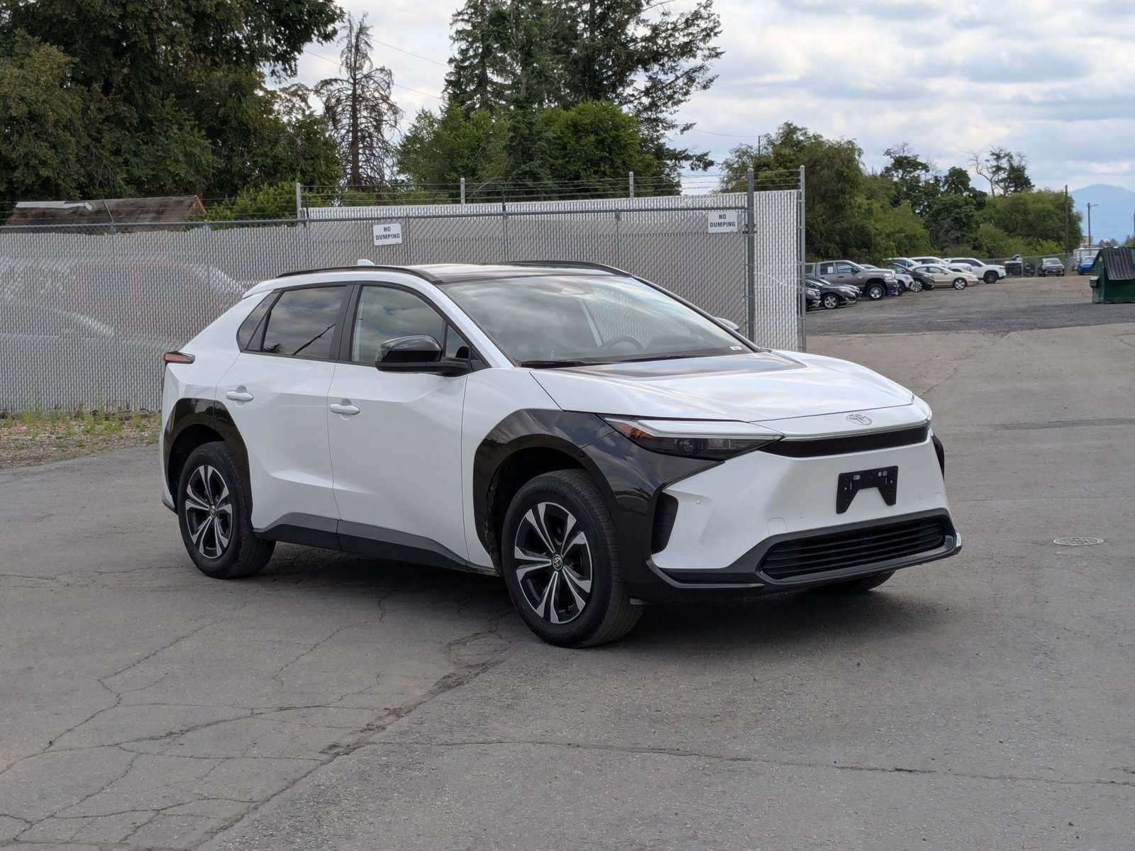 2023 Toyota bZ4X XLE photo 3