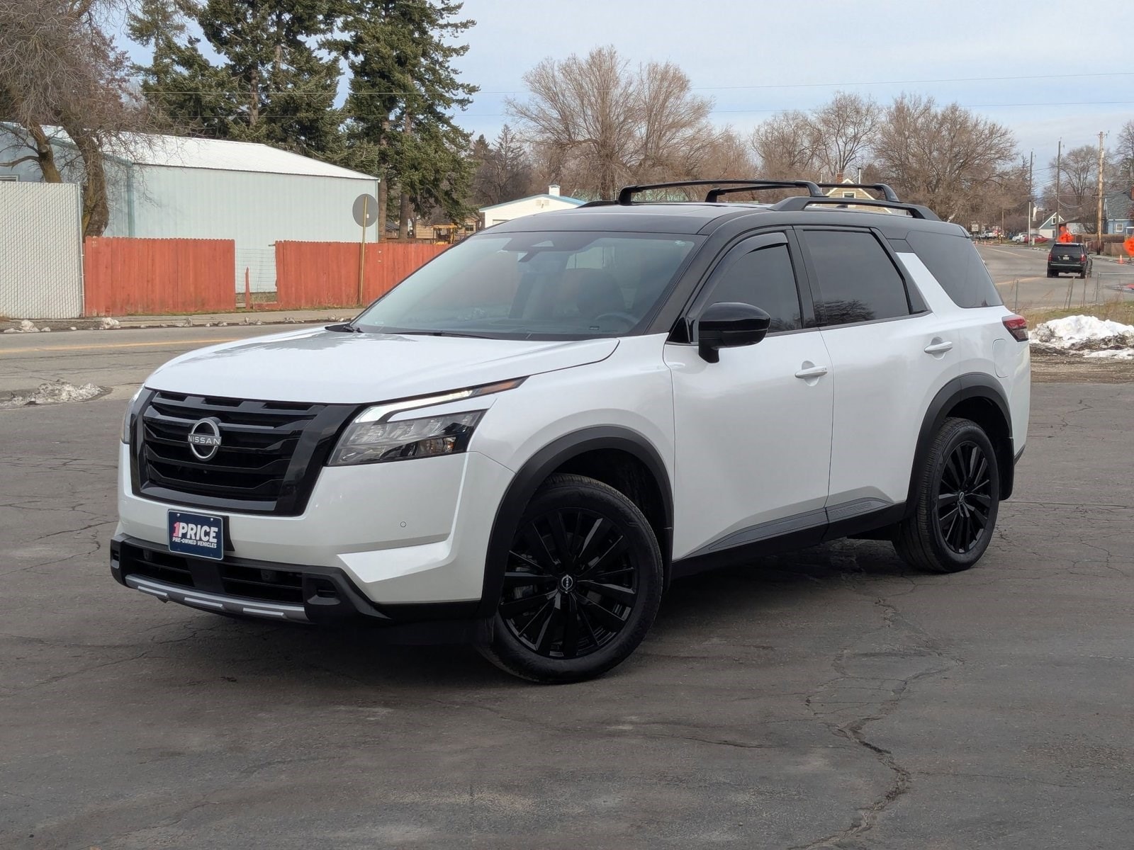 2025 Nissan Pathfinder Platinum's photo