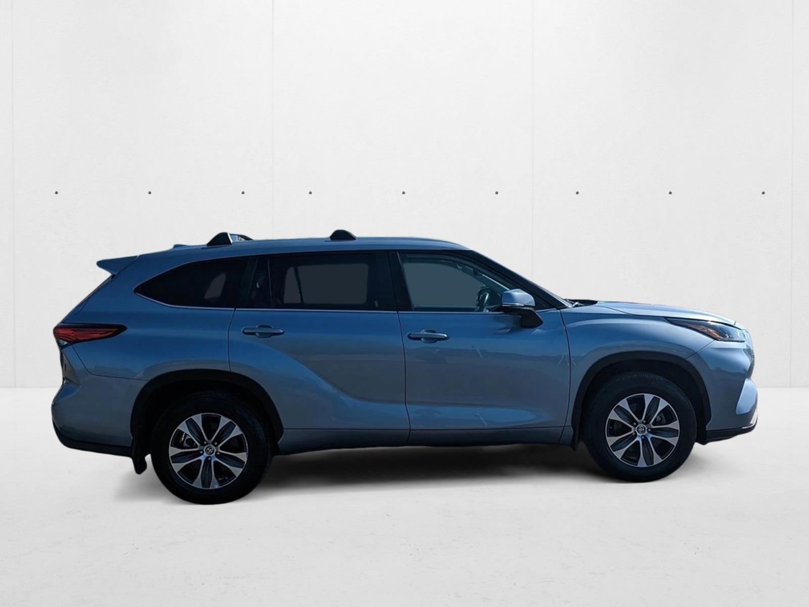 2023 Toyota Highlander XLE photo 4