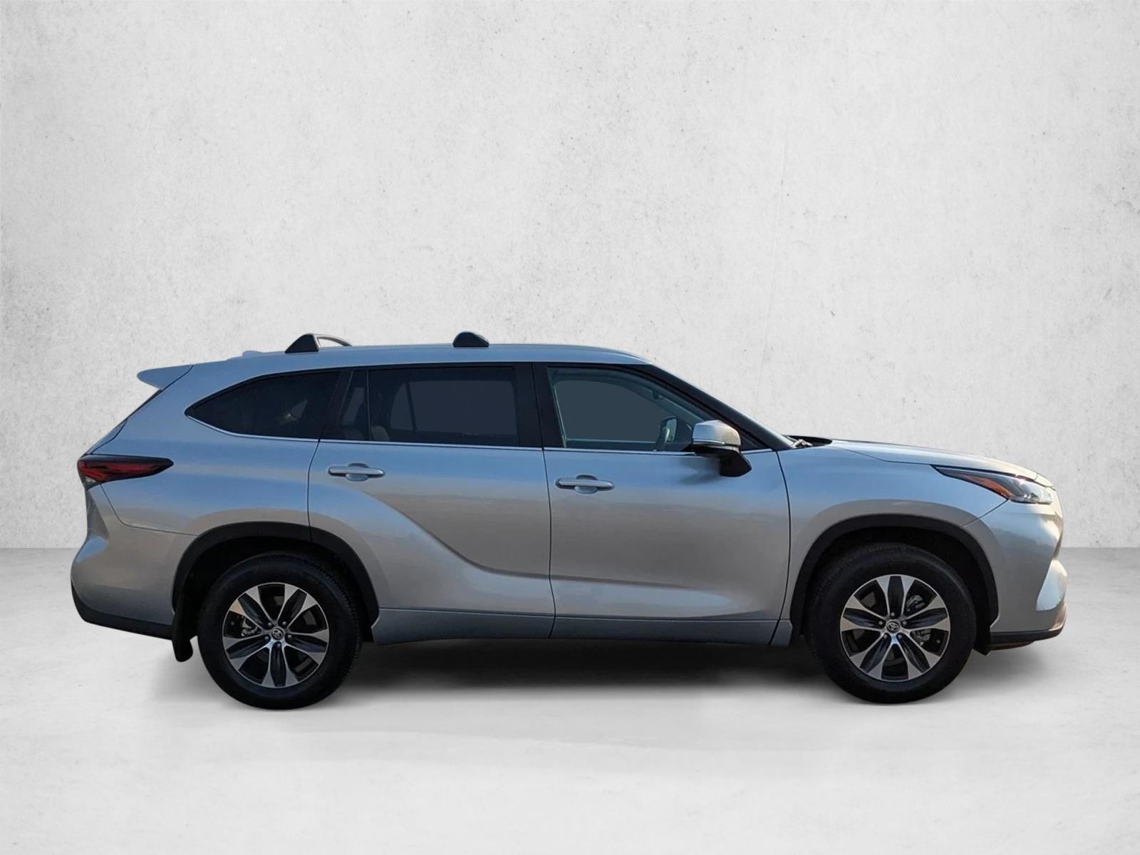 2024 Toyota Highlander XLE photo 4
