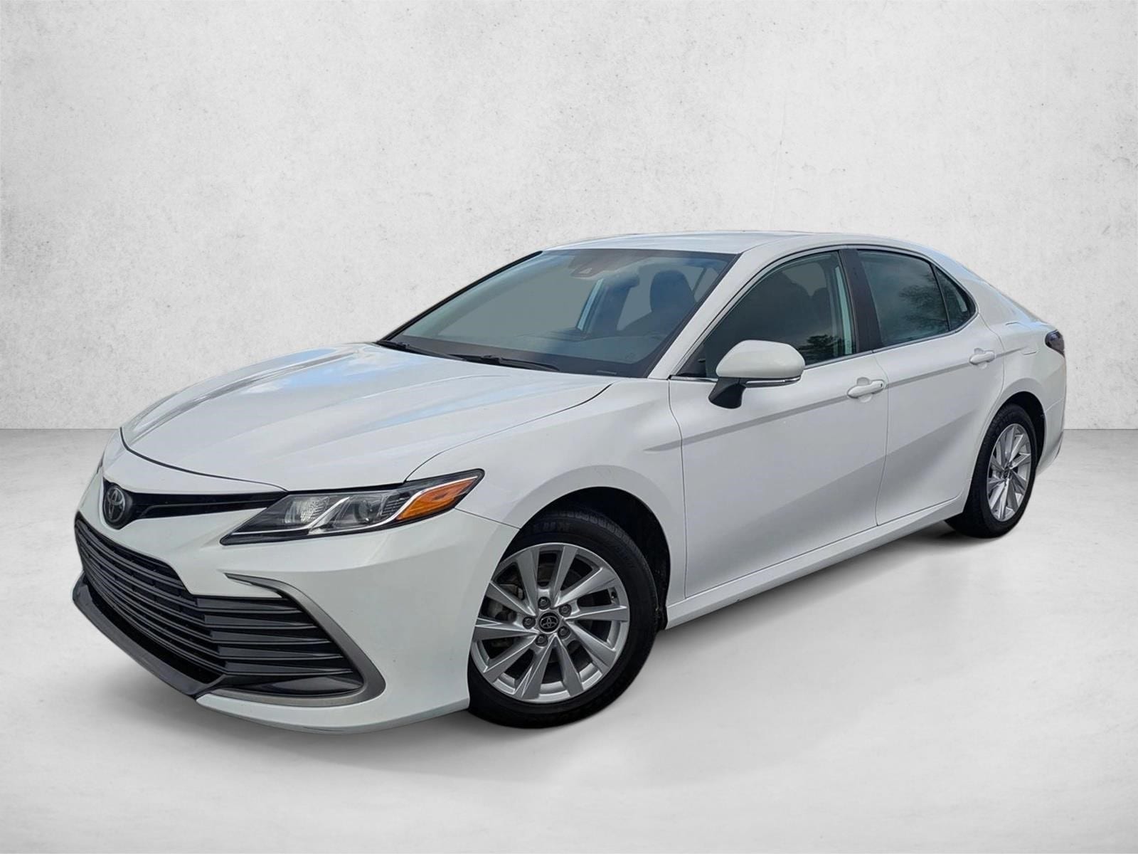 2024 Toyota Camry LE's photo