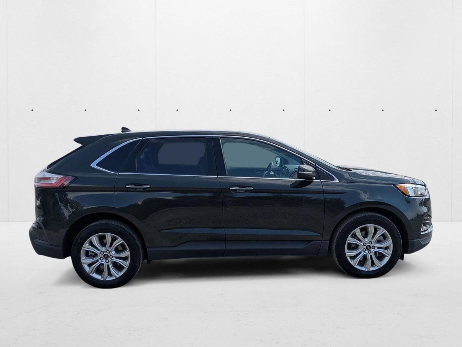 2023 Ford Edge Titanium photo 4