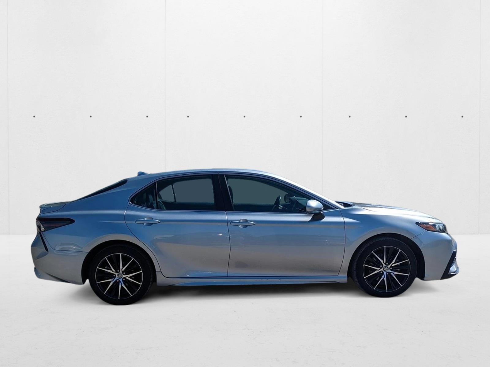2022 Toyota Camry SE photo 4