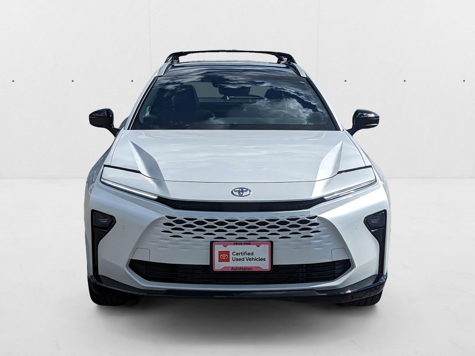 2025 Toyota Crown Signia Limited photo 2