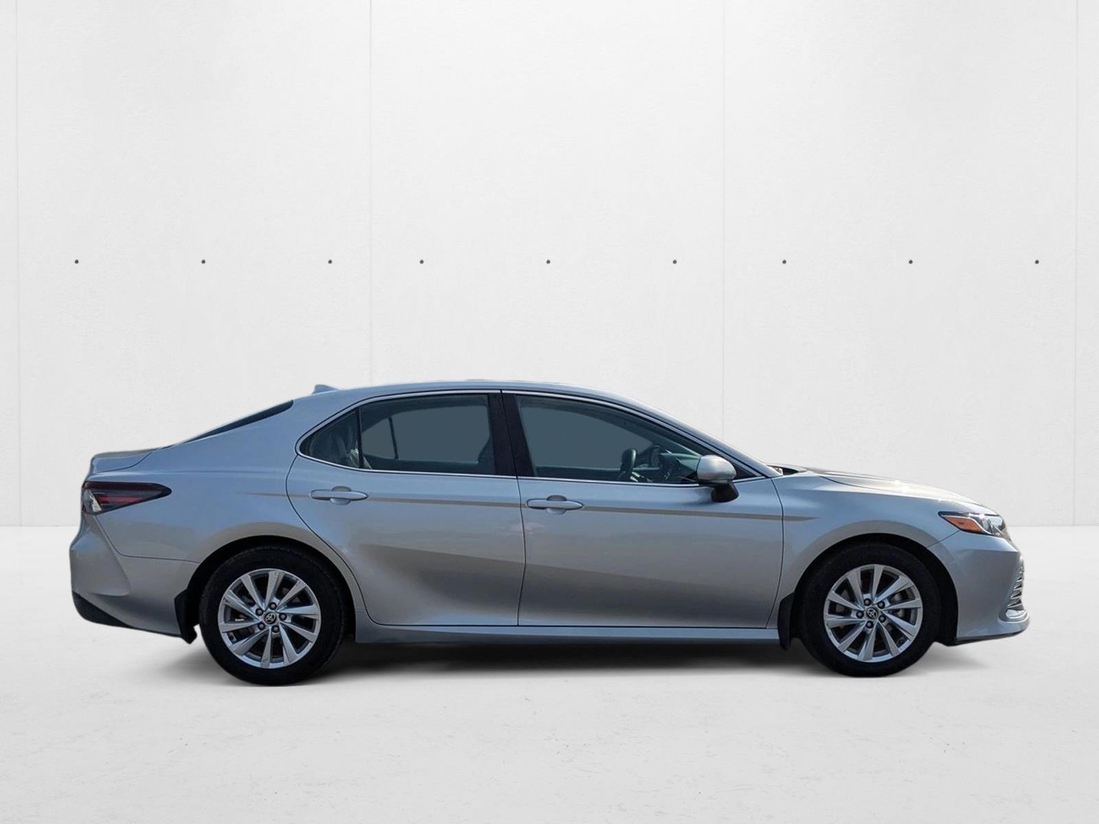 2023 Toyota Camry LE photo 4