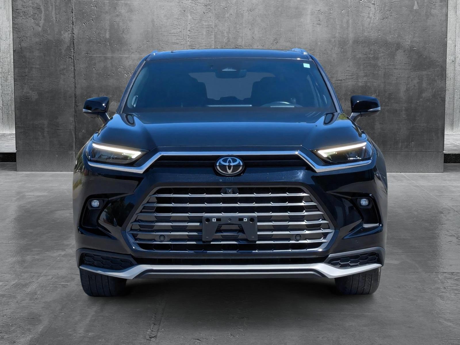 2024 Toyota Highlander Hybrid Platinum photo 2