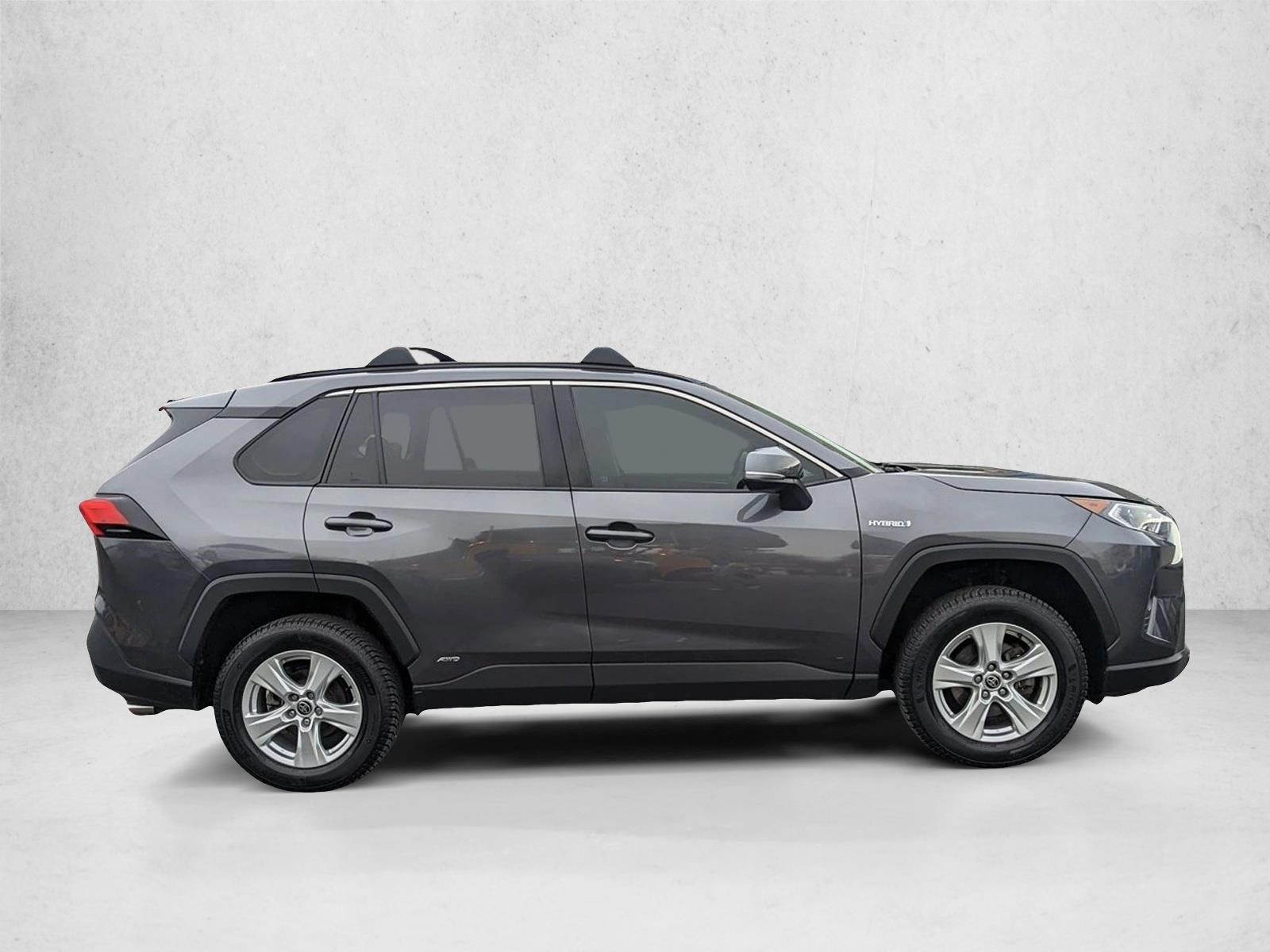 2021 Toyota RAV4 Hybrid XLE photo 4