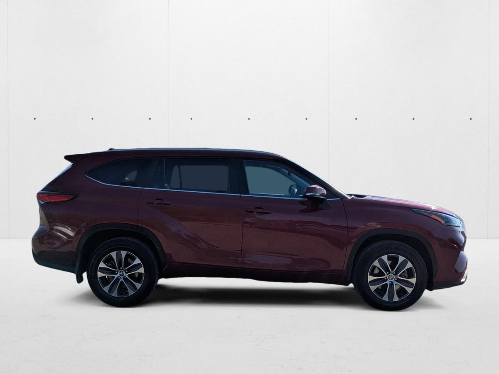 2023 Toyota Highlander XLE photo 4