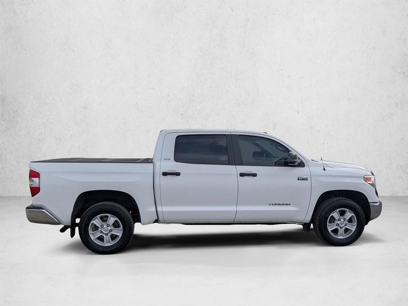 2015 Toyota Tundra SR5 CrewMax photo 4