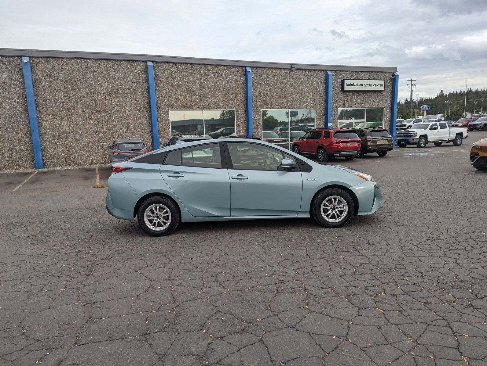 2016 Toyota Prius Two photo 4