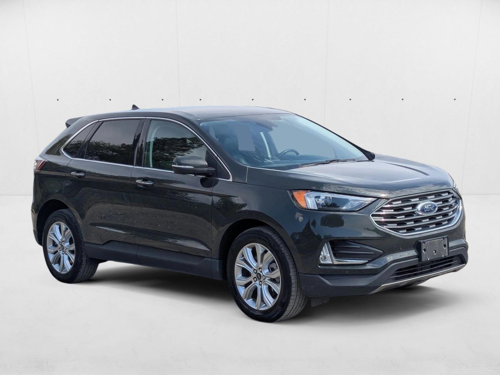 2023 Ford Edge Titanium photo 3