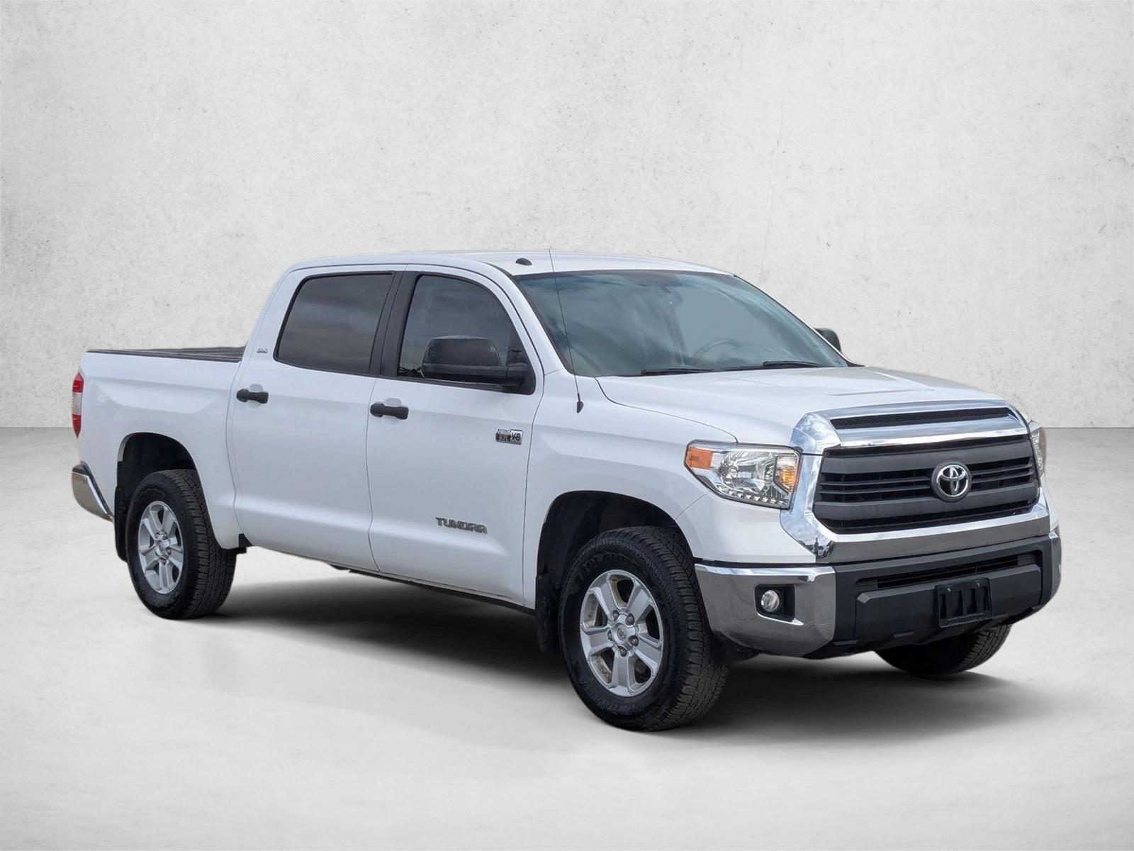 2015 Toyota Tundra SR5 CrewMax photo 3