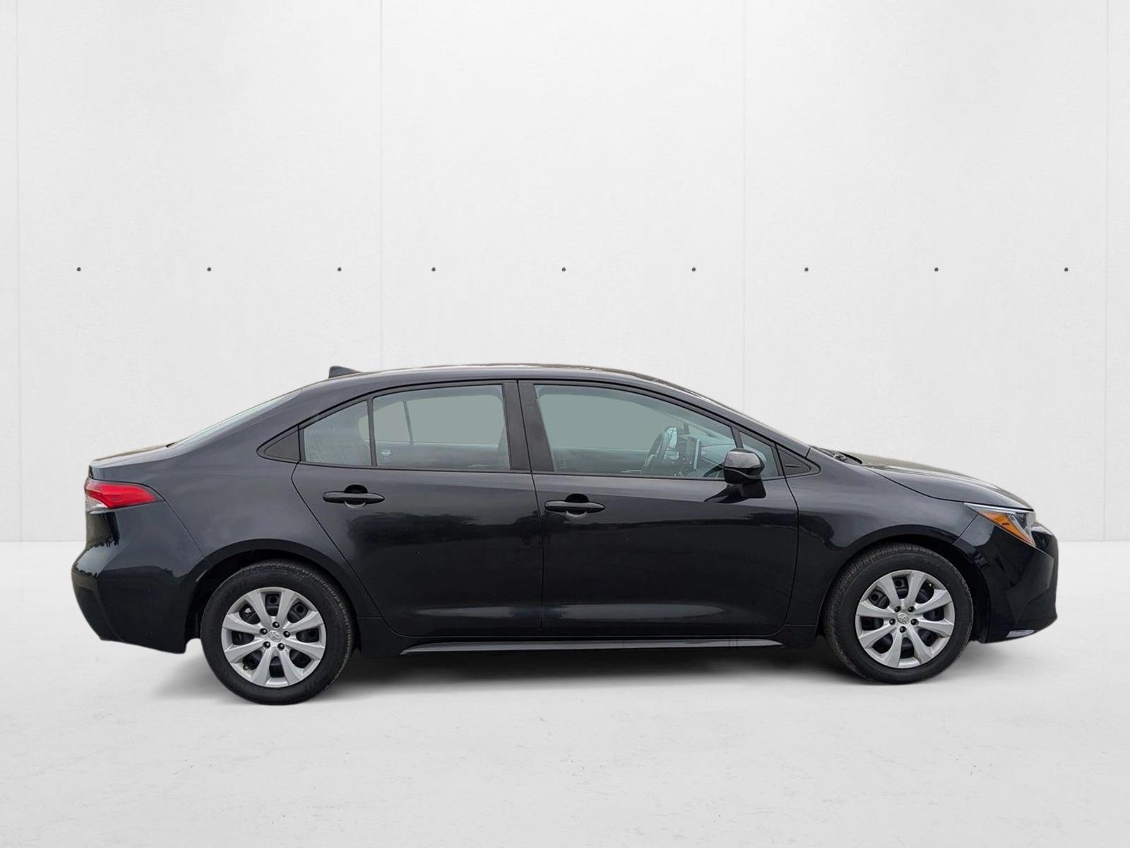 2021 Toyota Corolla LE photo 4