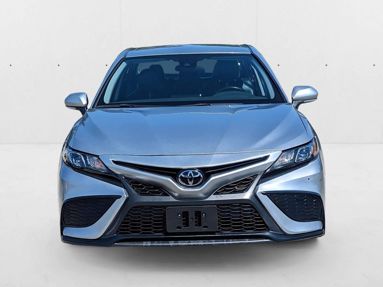 2022 Toyota Camry SE photo 2