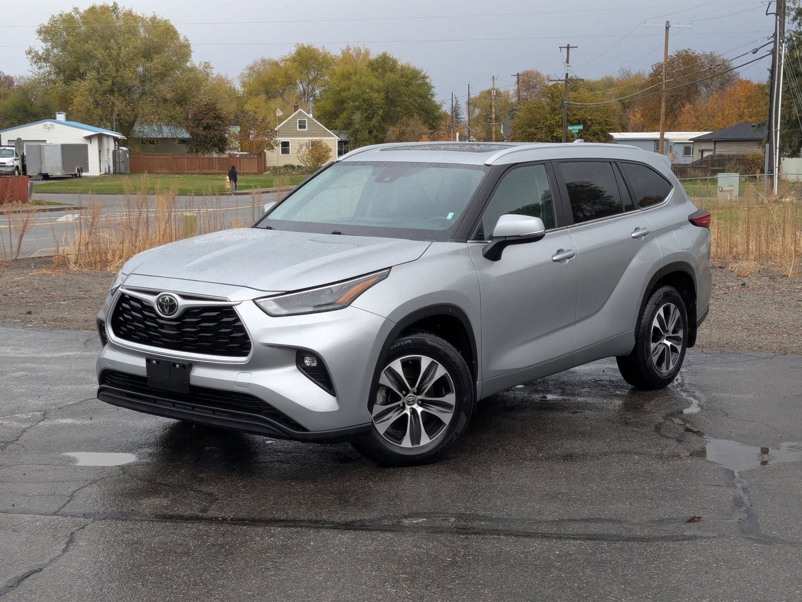 2023 Toyota Highlander XLE's photo