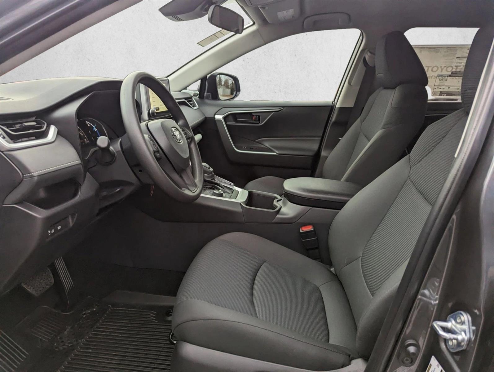 2025 Toyota RAV4 Hybrid LE photo 4