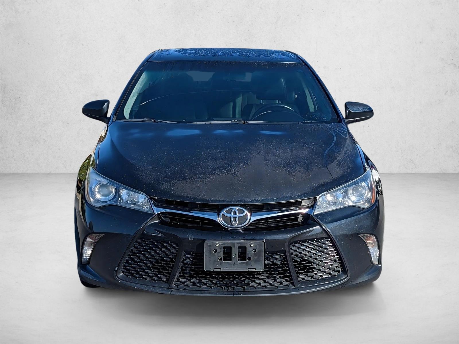 2015 Toyota Camry SE photo 2