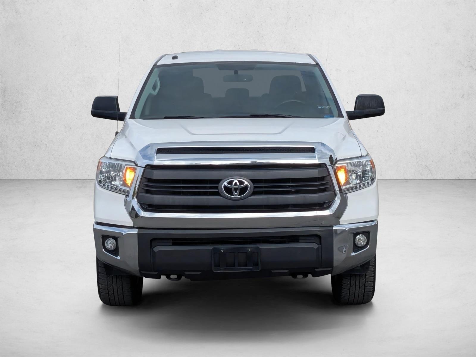 2015 Toyota Tundra SR5 CrewMax photo 2