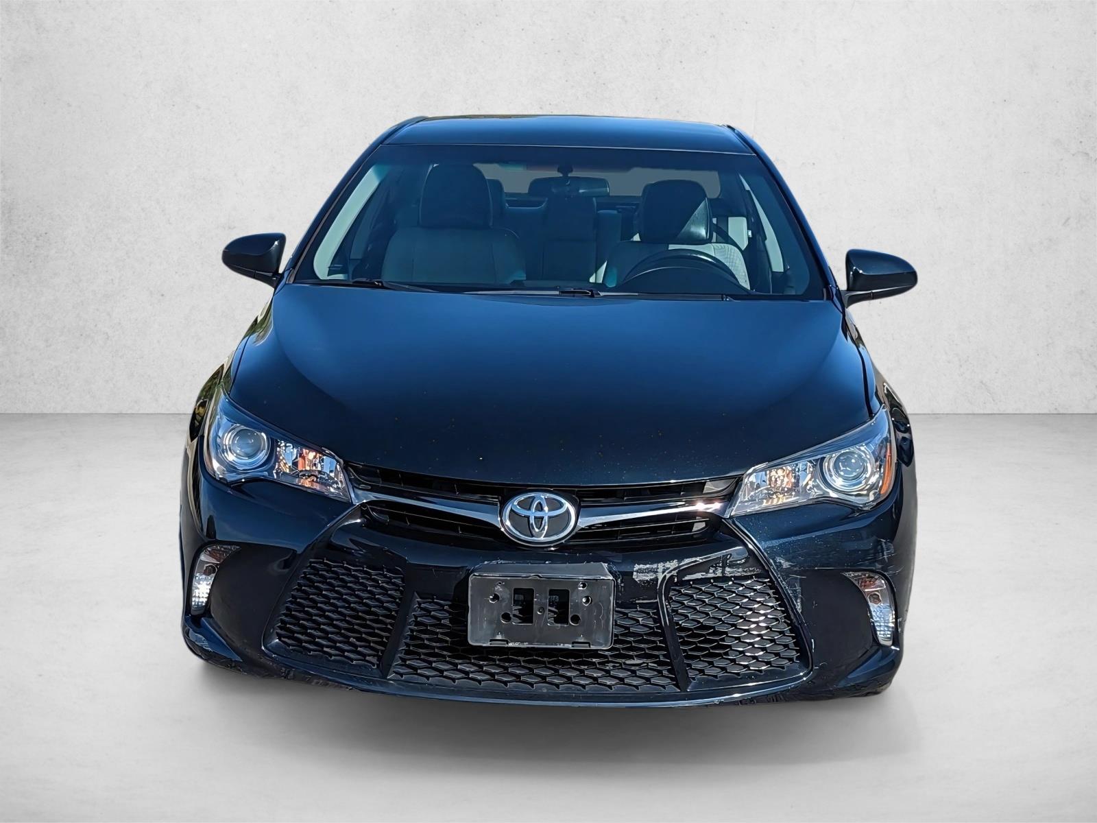 2015 Toyota Camry SE photo 2