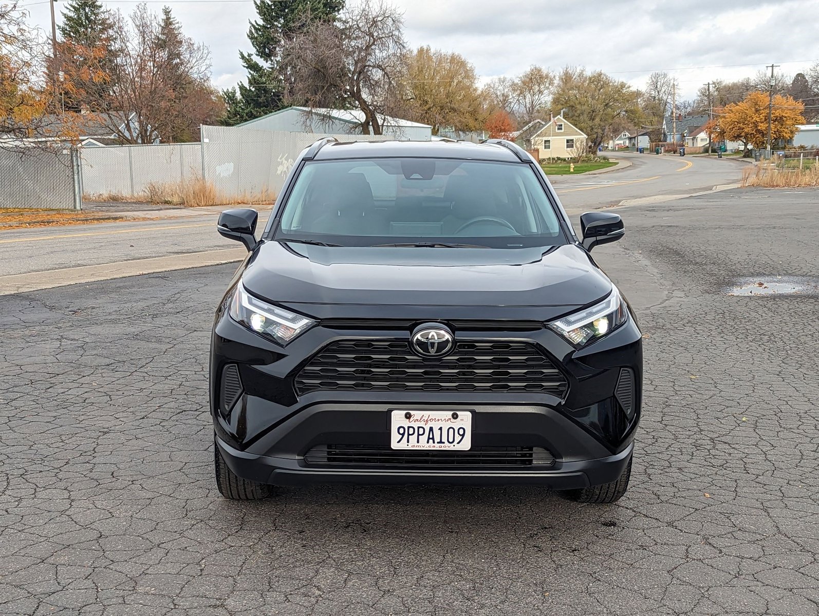 2025 Toyota RAV4 Hybrid XLE photo 2
