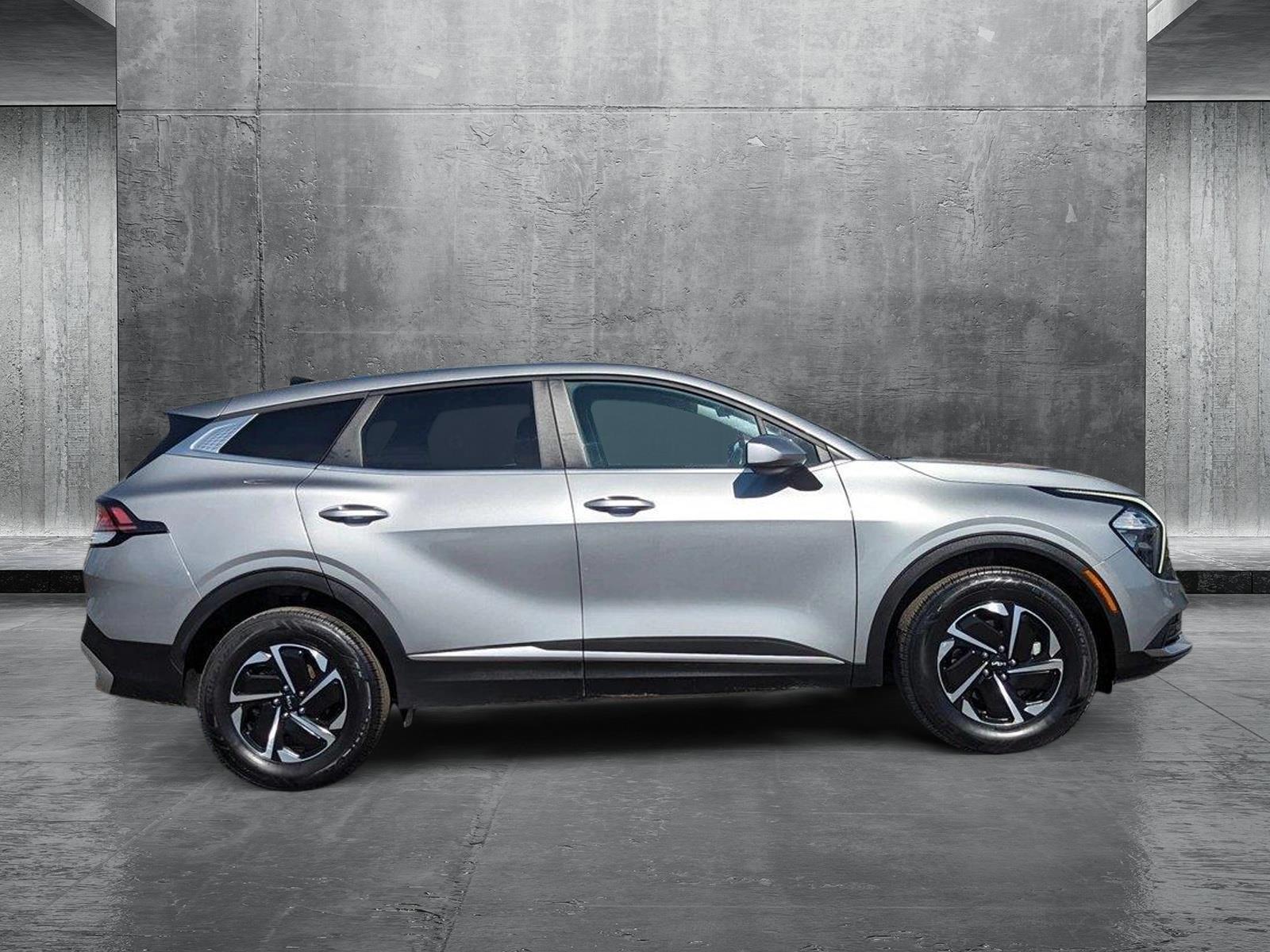 2023 Kia Sportage Hybrid LX photo 4