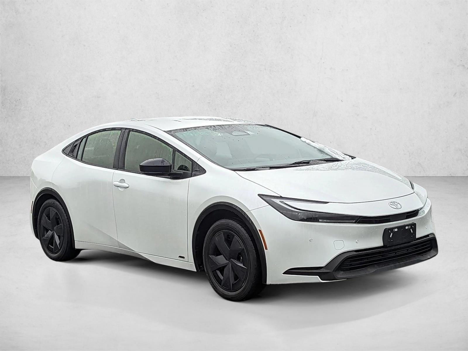 2023 Toyota Prius LE photo 2