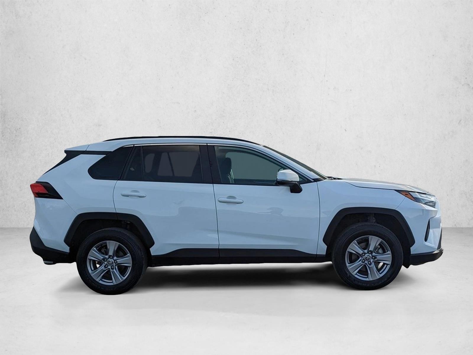 2023 Toyota RAV4 XLE photo 3