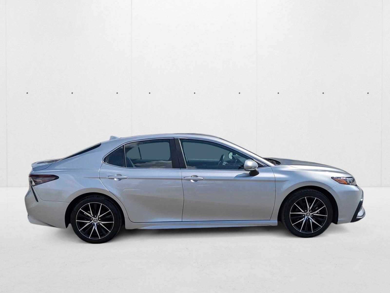 2023 Toyota Camry SE photo 4