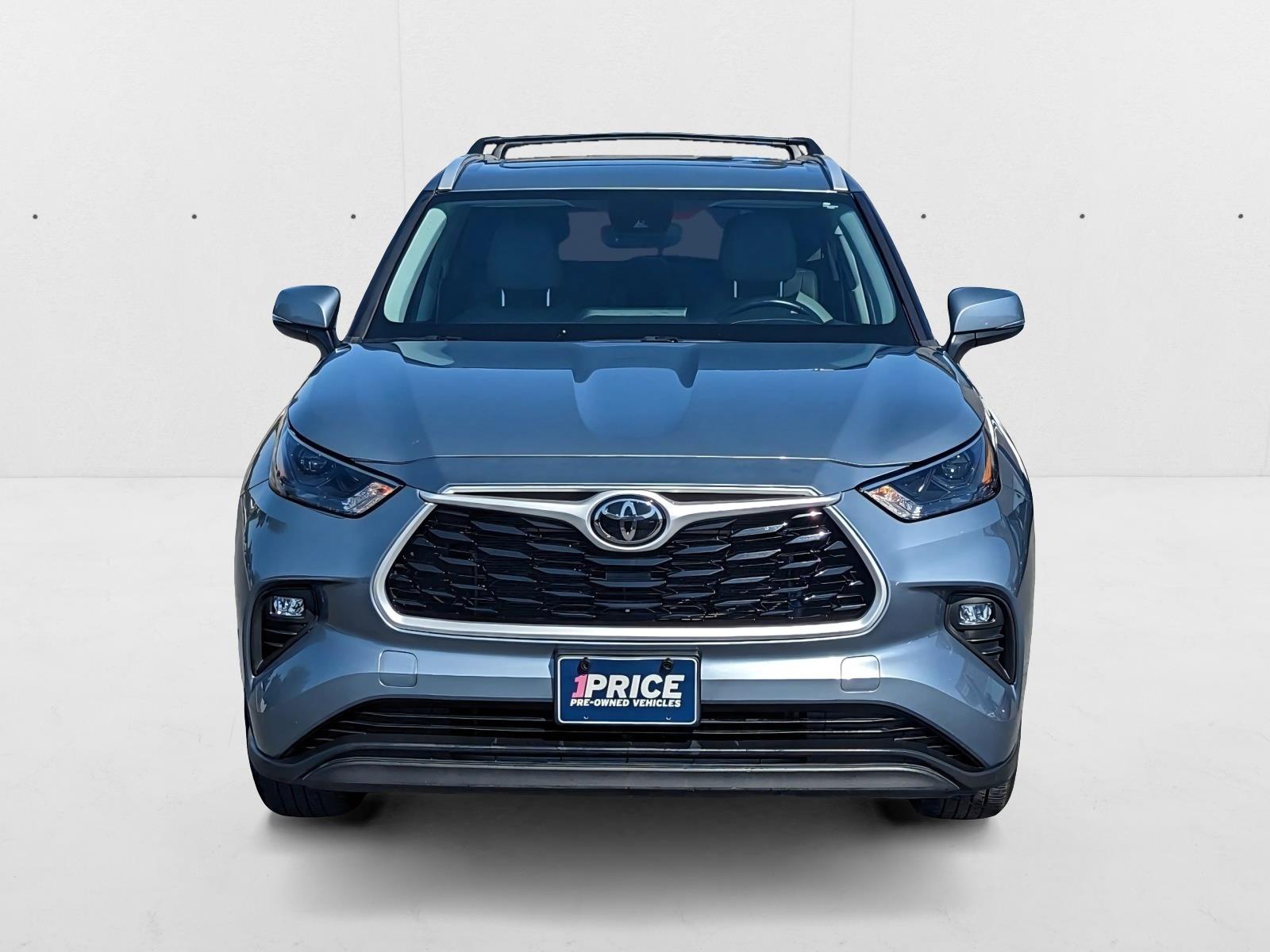 2023 Toyota Highlander XLE photo 2