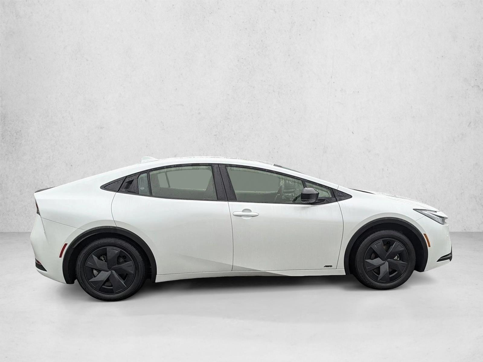 2023 Toyota Prius LE photo 3