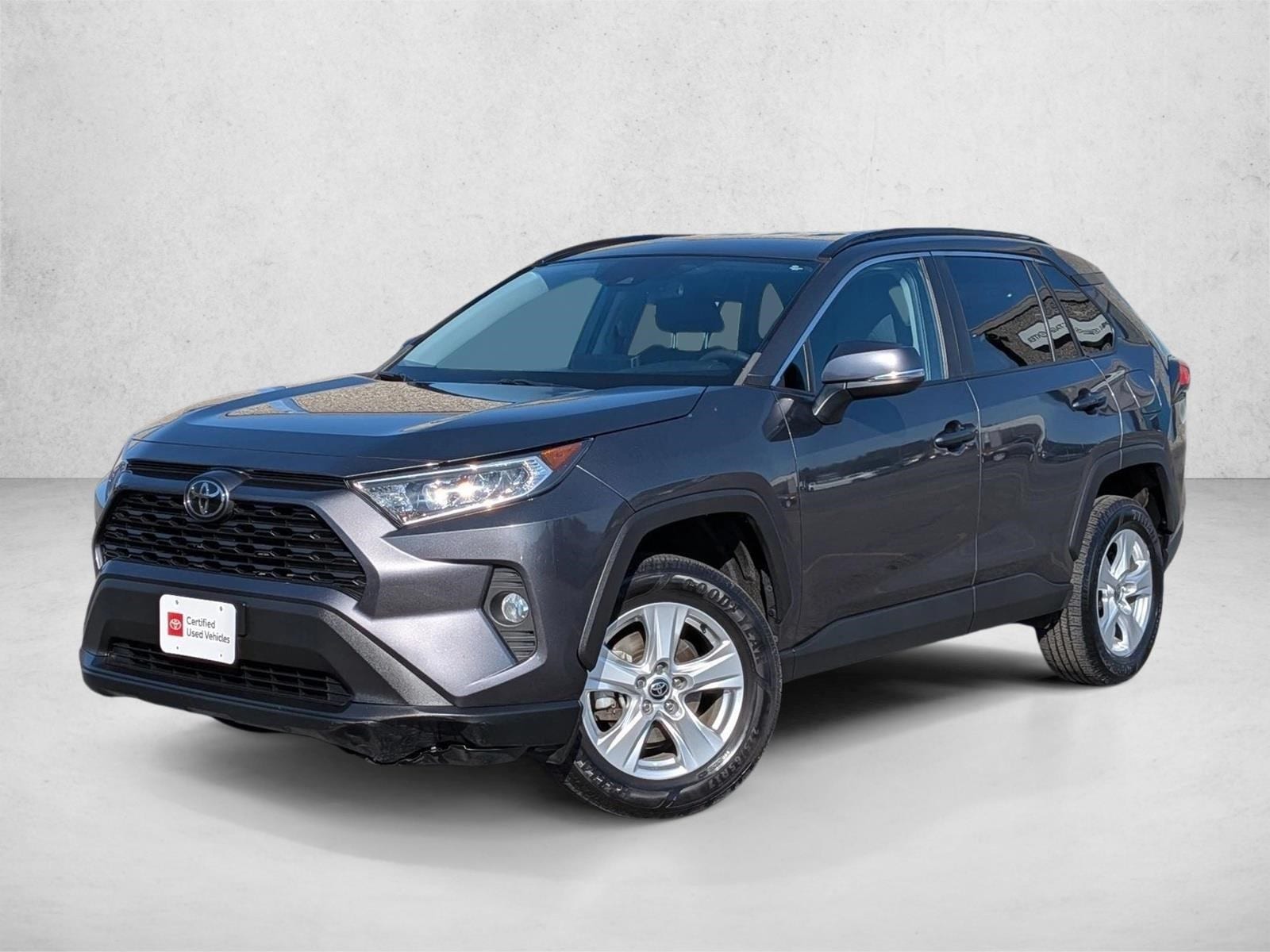 2021 Toyota RAV4 XLE AWD's photo
