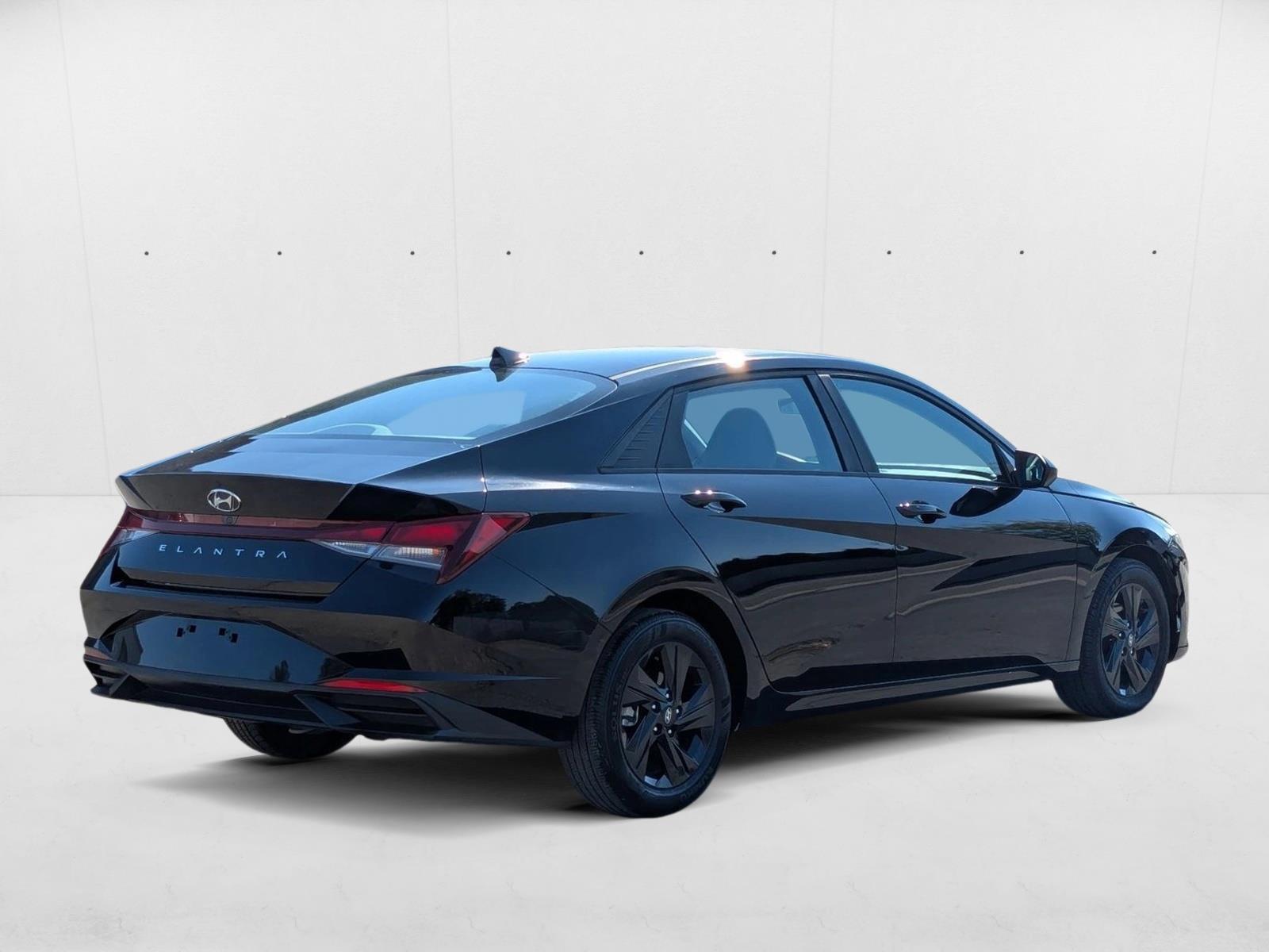 2023 Hyundai Elantra SEL photo 4