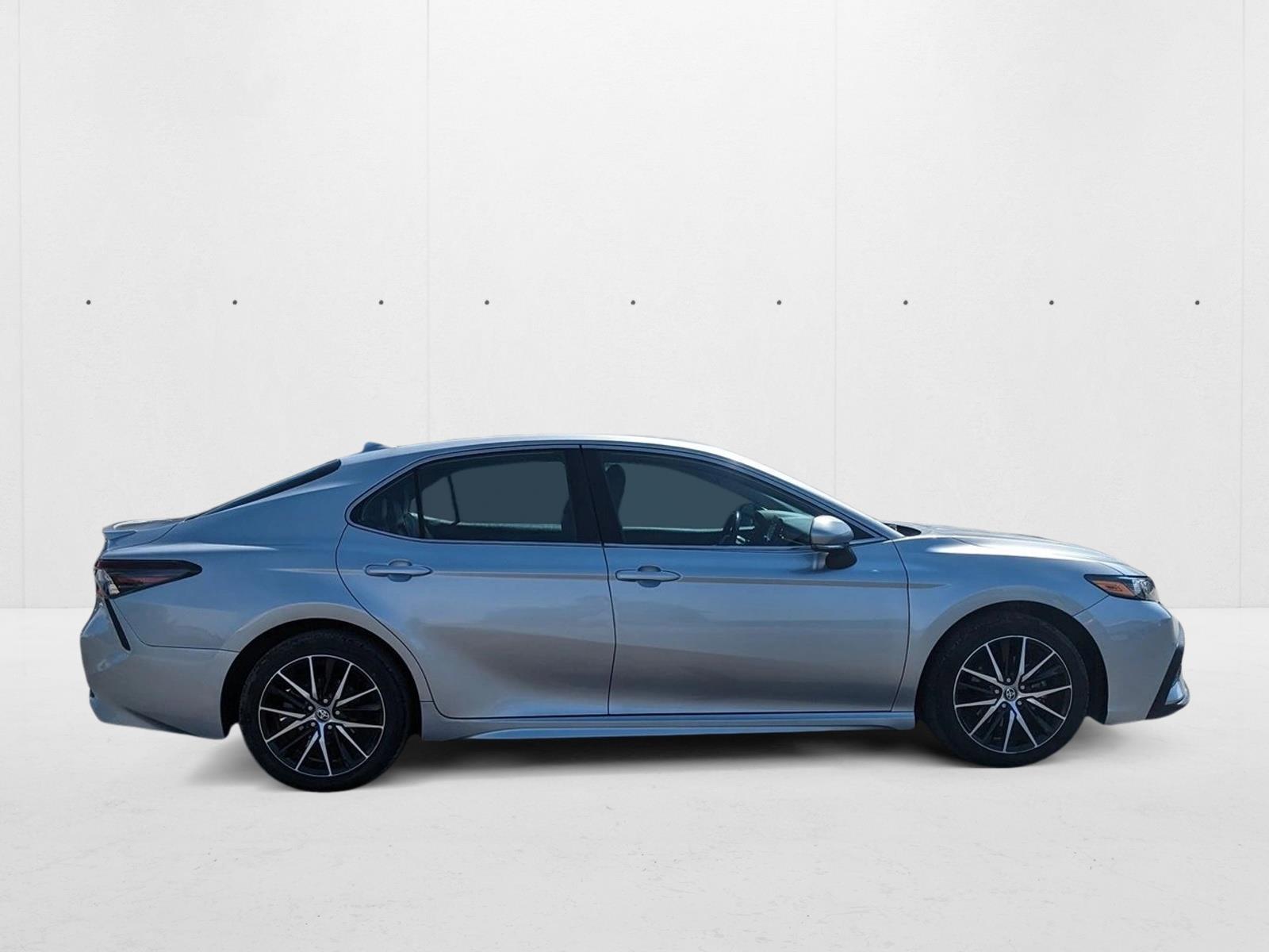 2023 Toyota Camry SE photo 4